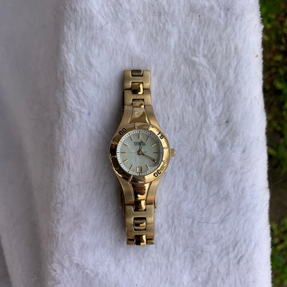 🌸Fossil gold tone women’s watch